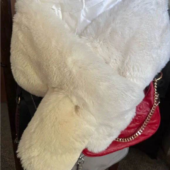 Adrienne Vittadini Ivory Faux Fur Wrap - Picture 4 of 6